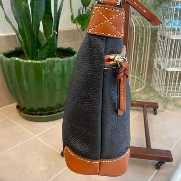 Dooney & Bourke Pebble Grain Large Tassel Crossbody, black 🖤 - Picture 4 of 12